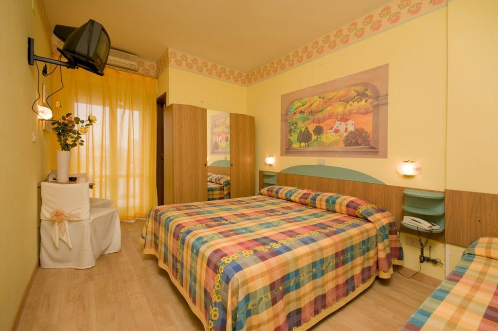 Hotel Mocambo Piscina E Spiaggia San Benedetto del Tronto Pokoj fotografie