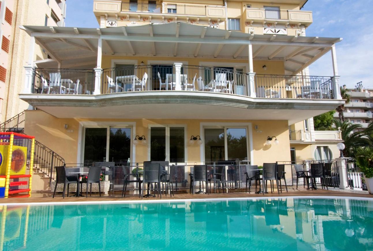 Hotel Mocambo Piscina E Spiaggia San Benedetto del Tronto Exteriér fotografie