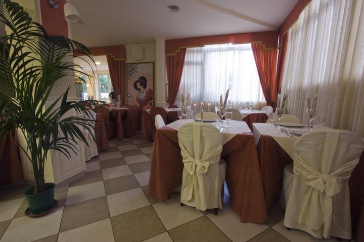 Hotel Mocambo Piscina E Spiaggia San Benedetto del Tronto Exteriér fotografie